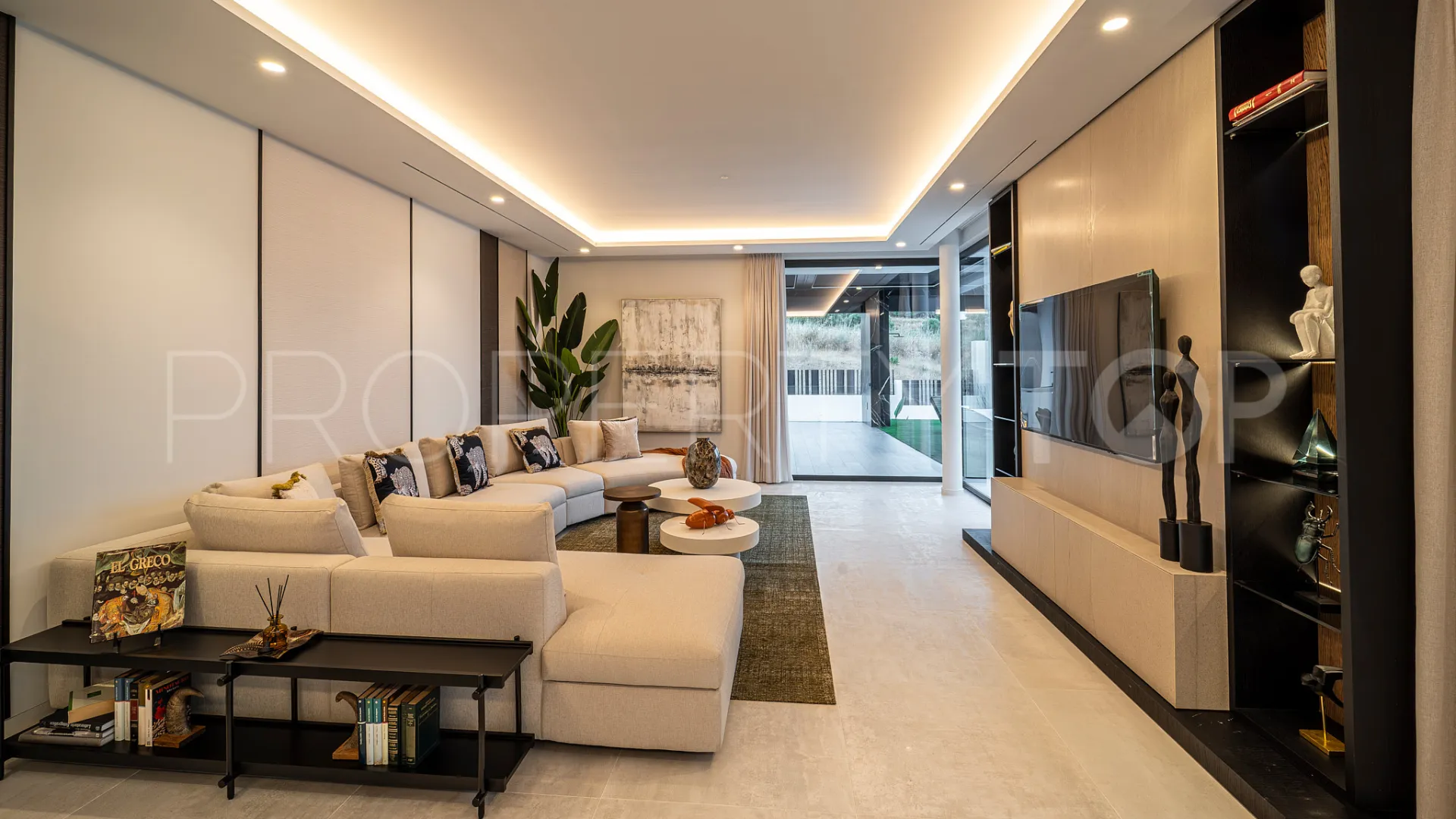 6 bedrooms villa for sale in Altos del Paraiso