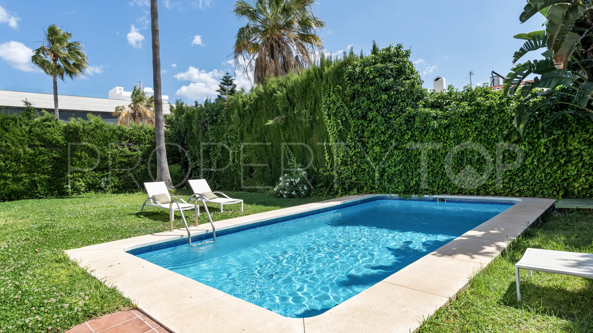 Villa a la venta en Nueva Andalucia