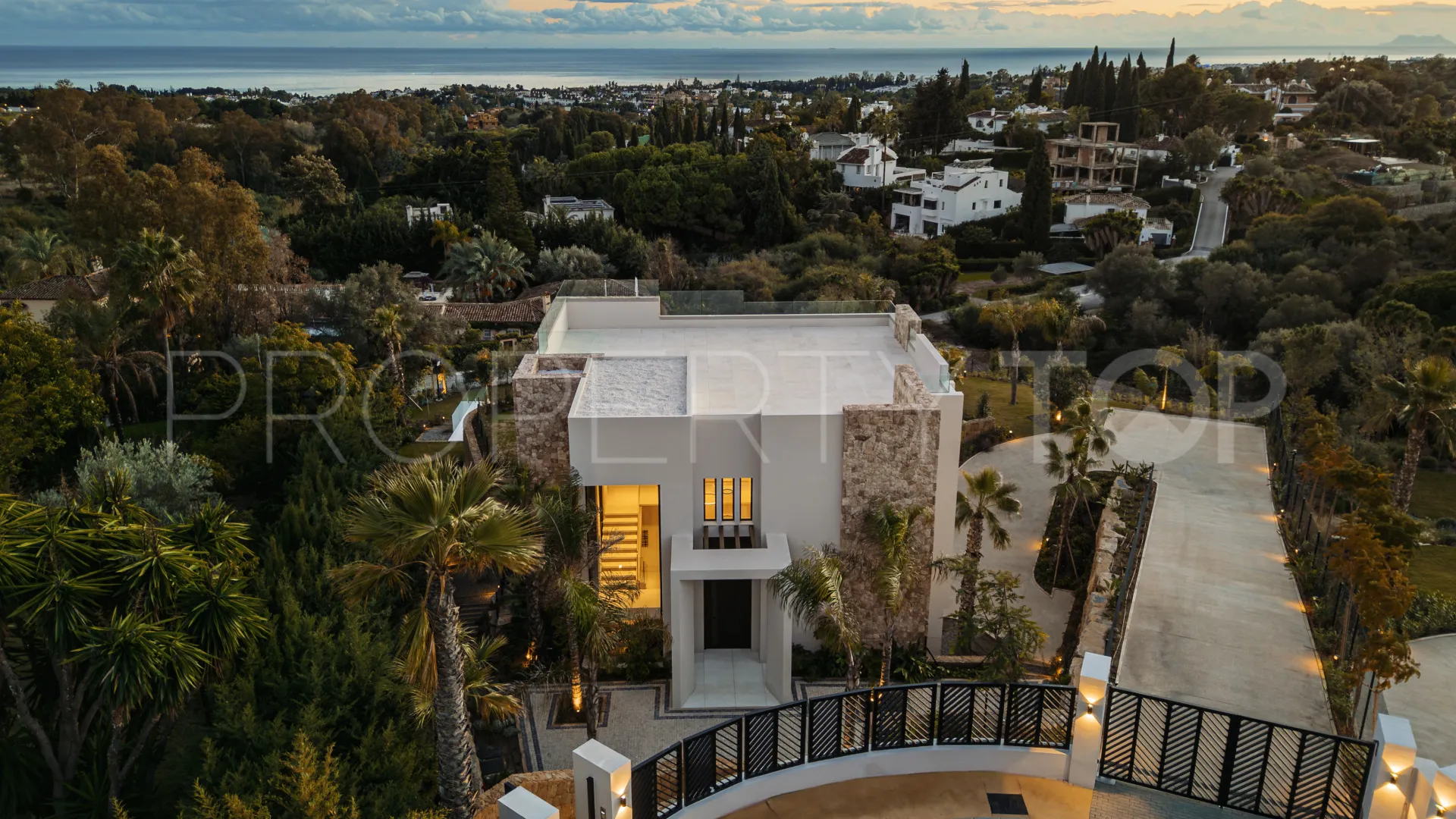 Villa en venta con 5 dormitorios en Marbella Hill Club