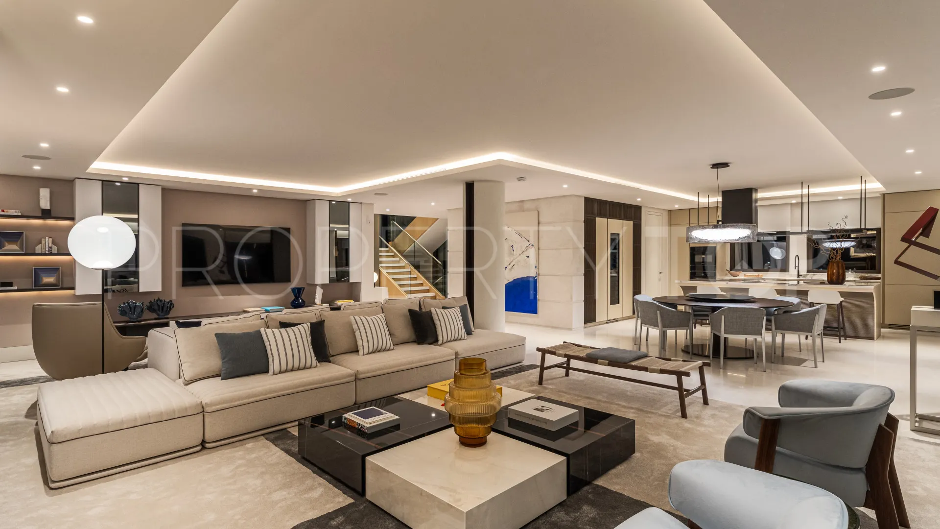 Villa en venta con 5 dormitorios en Marbella Hill Club