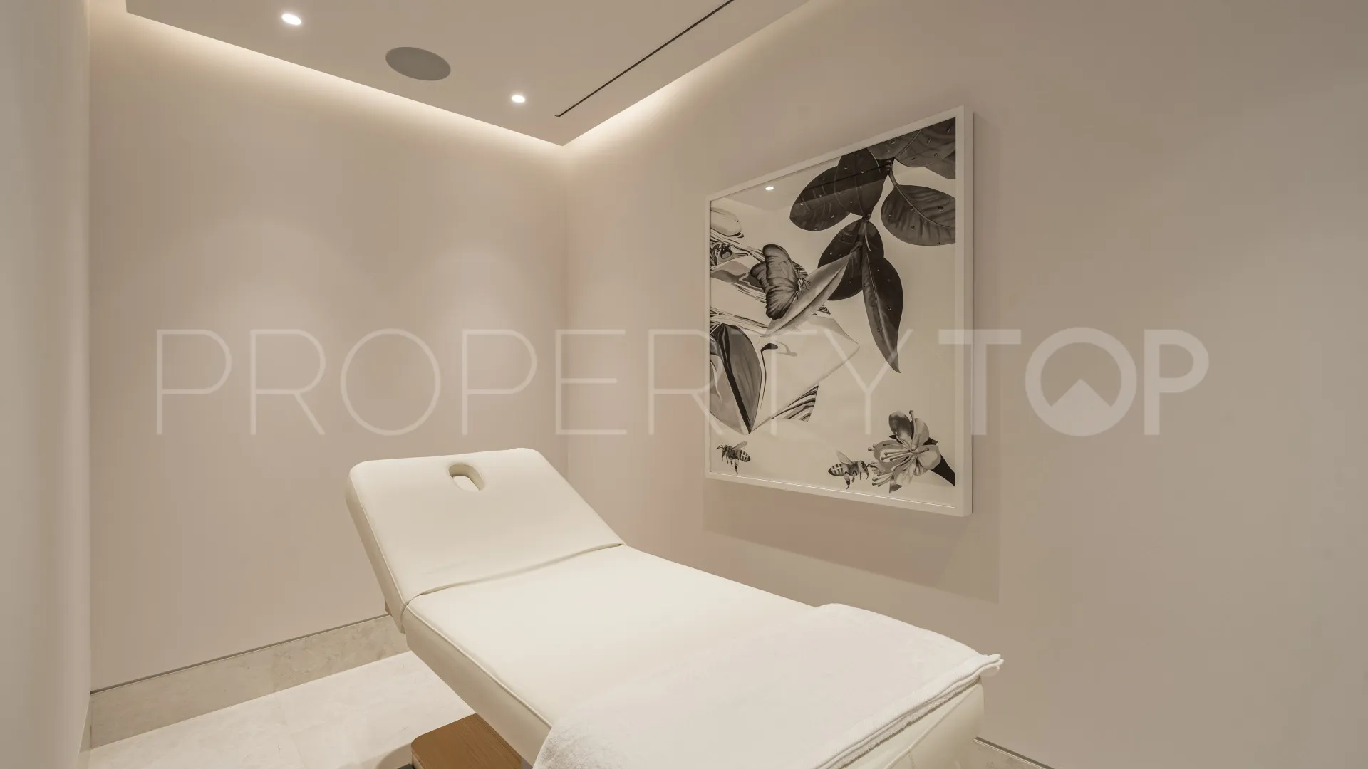 Villa en venta con 5 dormitorios en Marbella Hill Club