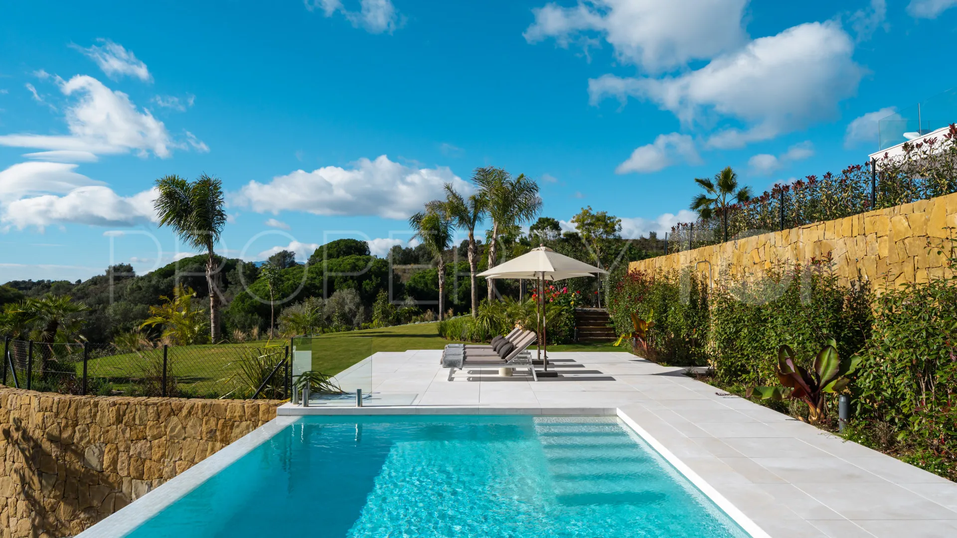 Villa en venta con 5 dormitorios en Marbella Hill Club