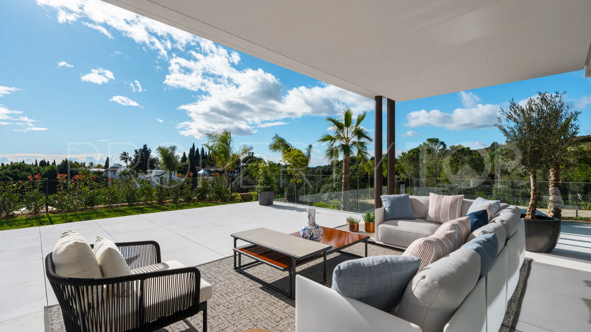 Villa en venta con 5 dormitorios en Marbella Hill Club