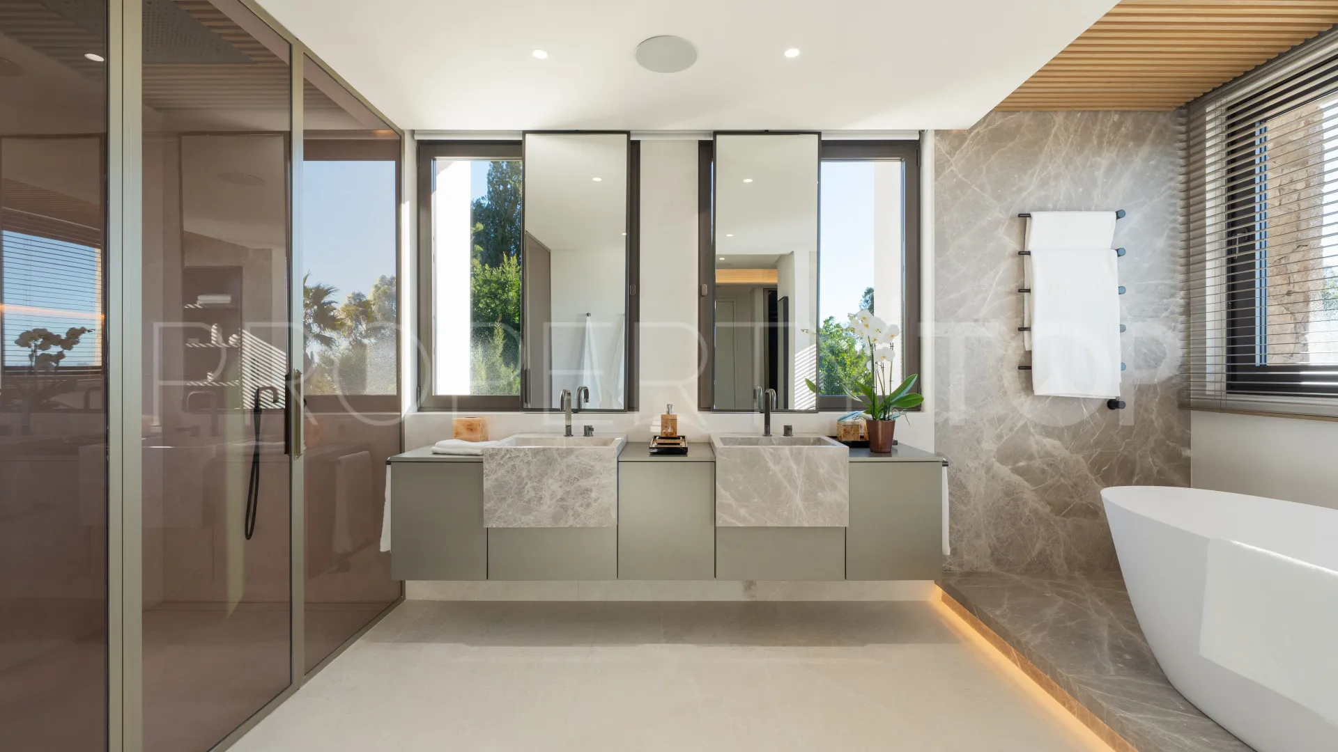 Villa en venta con 5 dormitorios en Marbella Hill Club