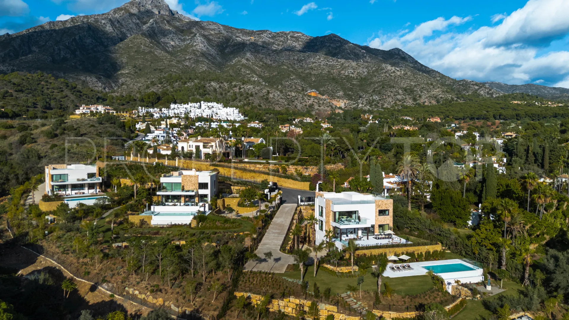 Villa en venta con 5 dormitorios en Marbella Hill Club