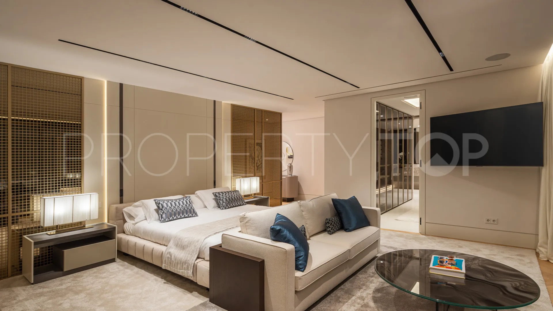 Villa en venta con 5 dormitorios en Marbella Hill Club