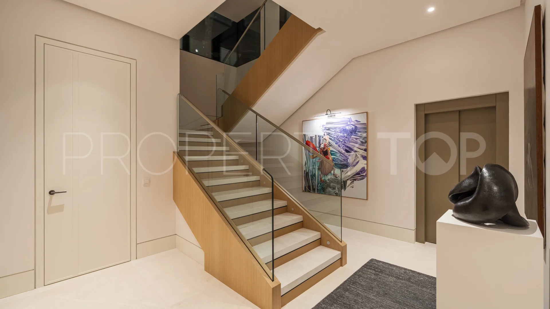 Villa en venta con 5 dormitorios en Marbella Hill Club