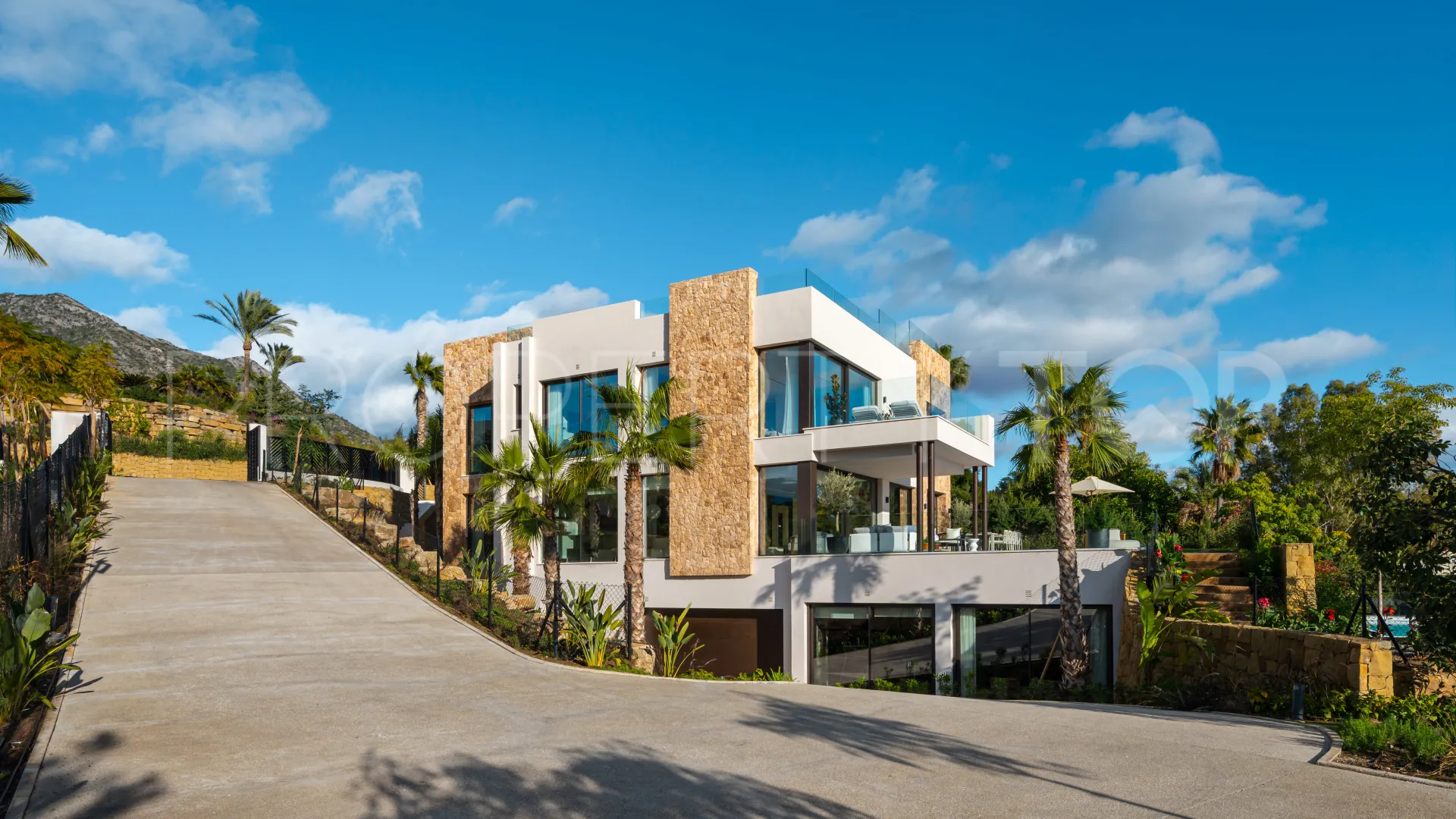 Villa en venta con 5 dormitorios en Marbella Hill Club