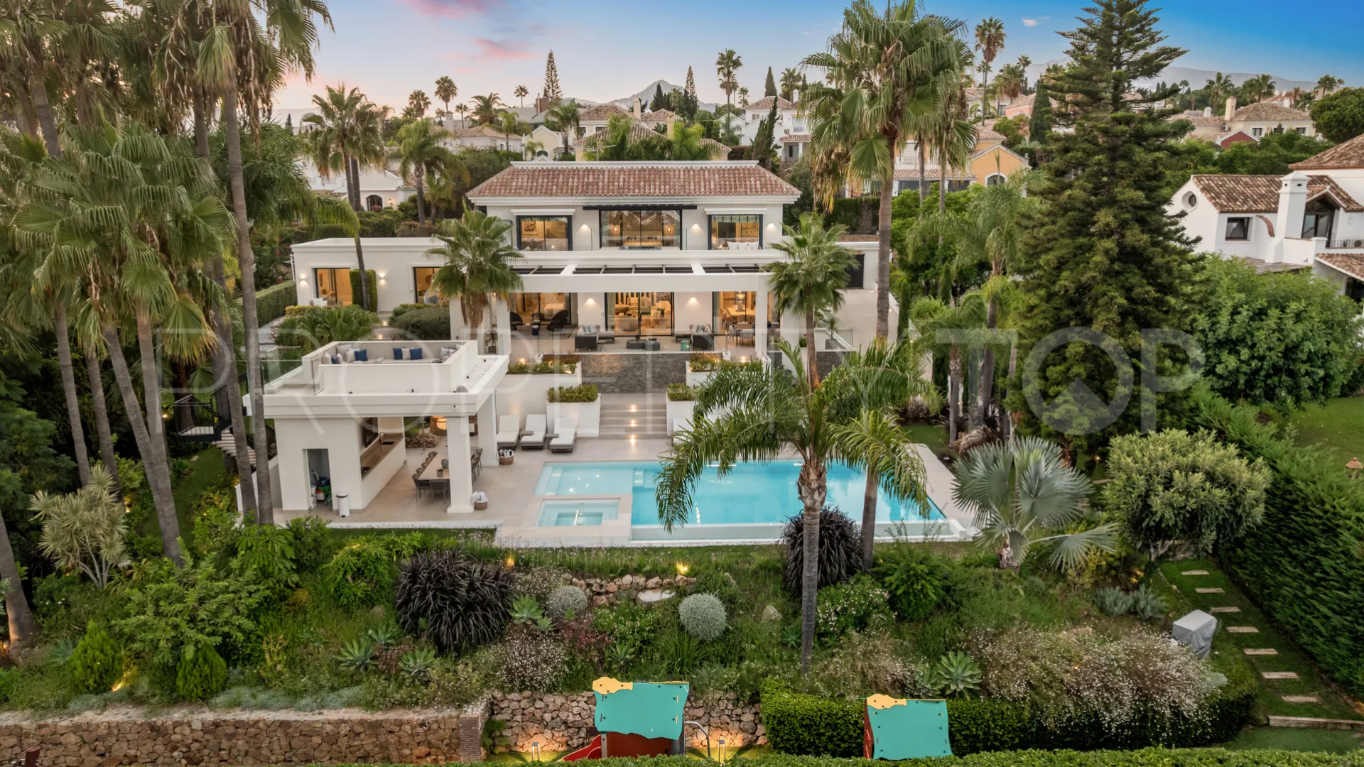 Villa de 7 dormitorios en venta en El Paraiso