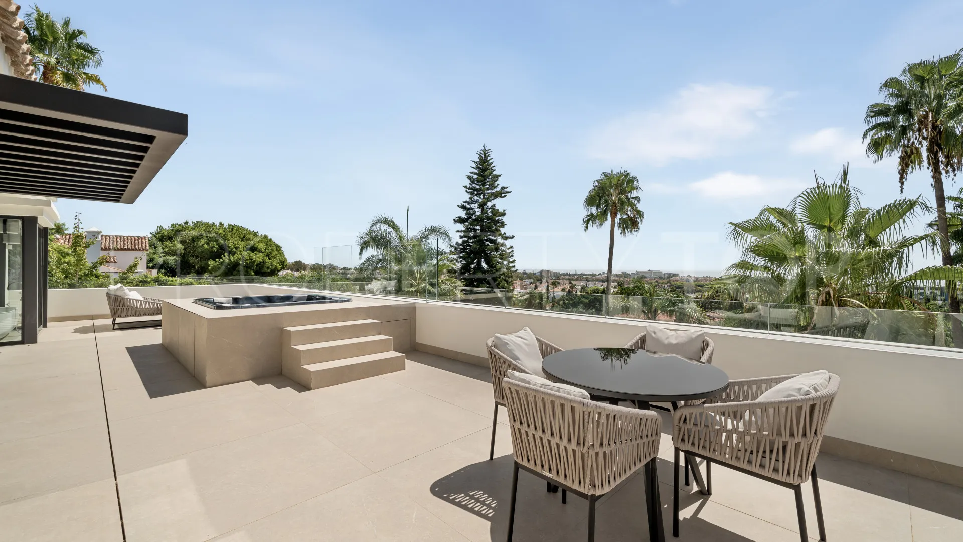 Villa de 7 dormitorios en venta en El Paraiso