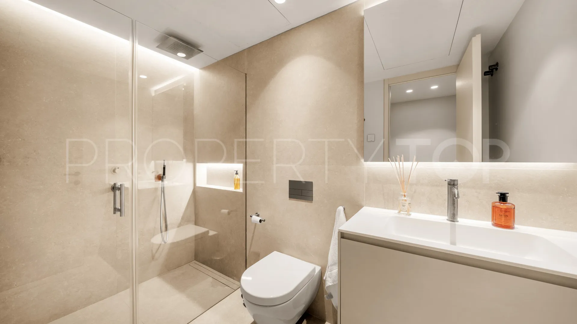Villa de 7 dormitorios en venta en El Paraiso