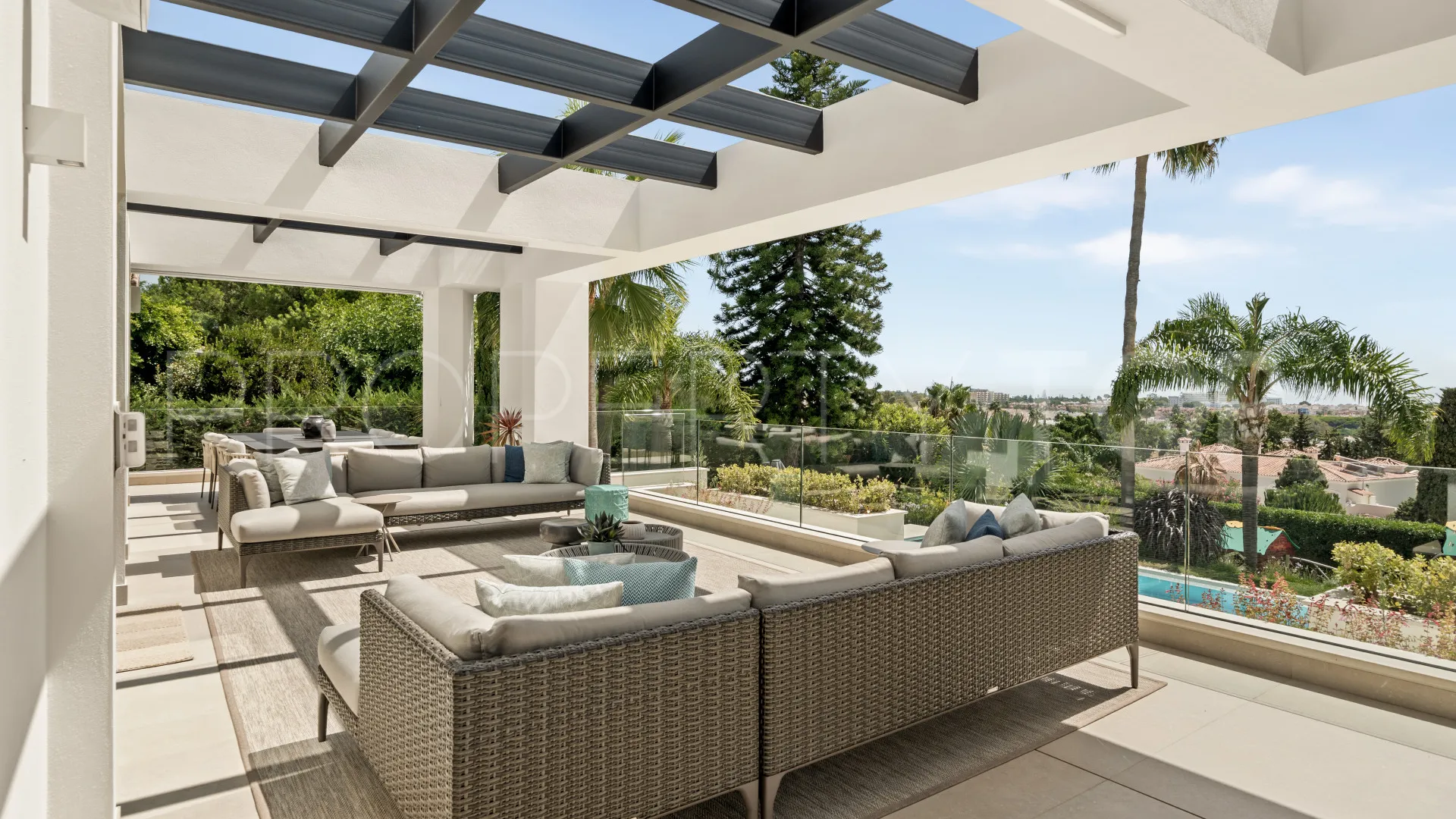 Villa de 7 dormitorios en venta en El Paraiso