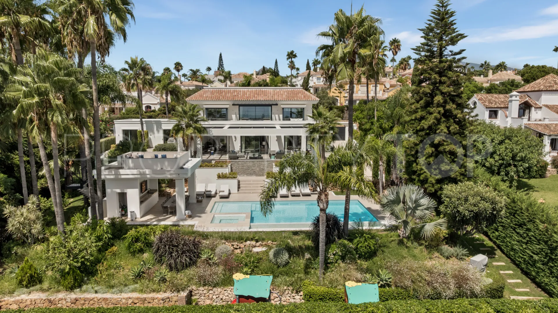 Villa de 7 dormitorios en venta en El Paraiso
