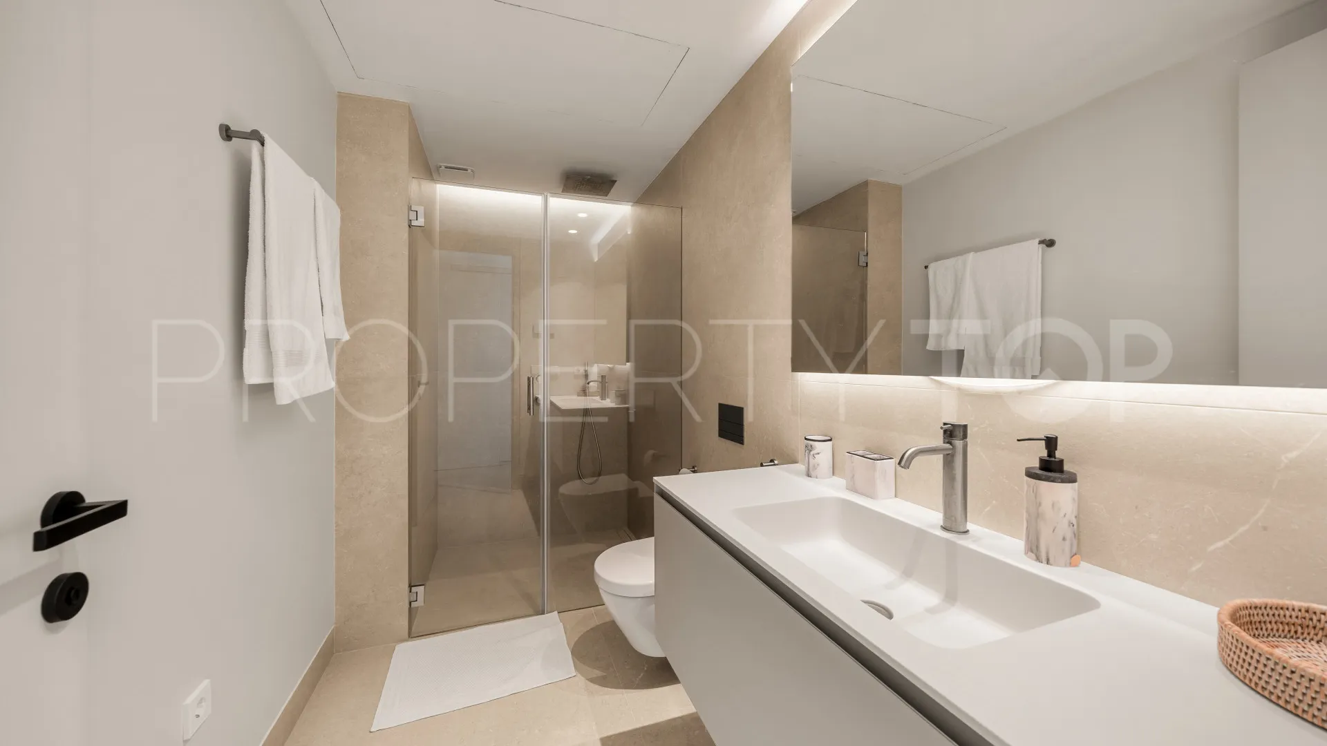 Villa de 7 dormitorios en venta en El Paraiso