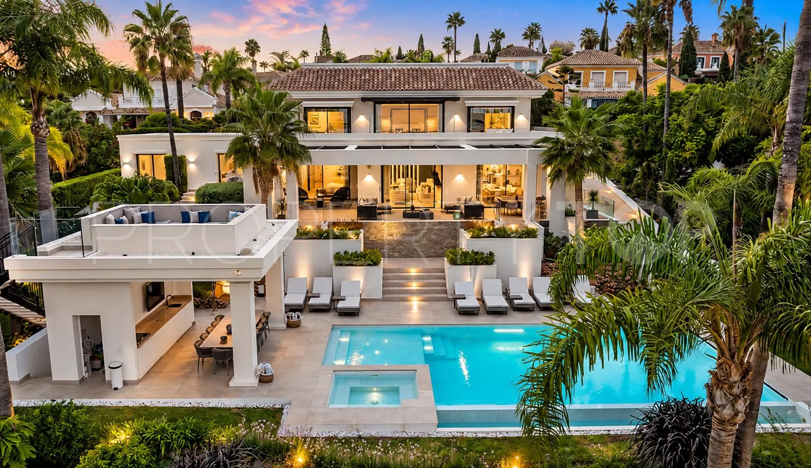 Villa de 7 dormitorios en venta en El Paraiso