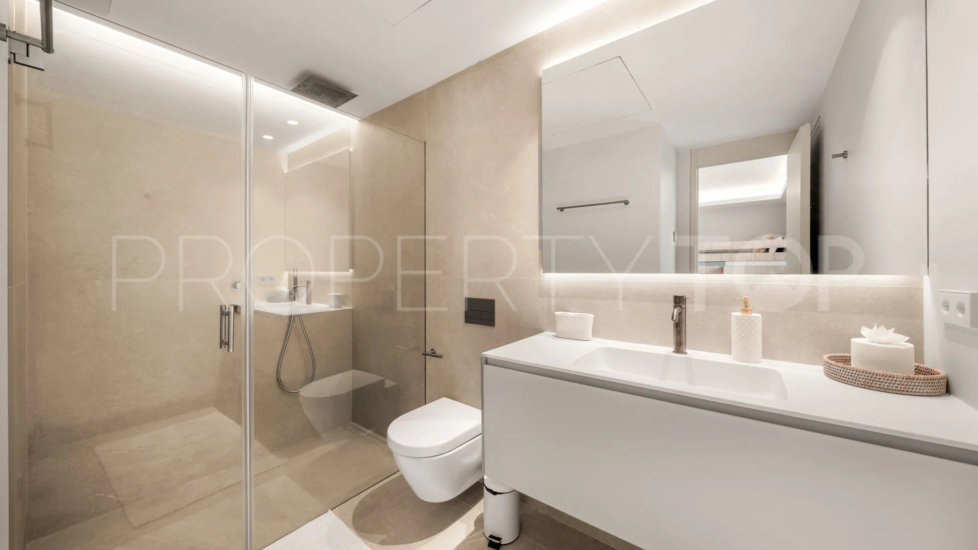 Villa de 7 dormitorios en venta en El Paraiso