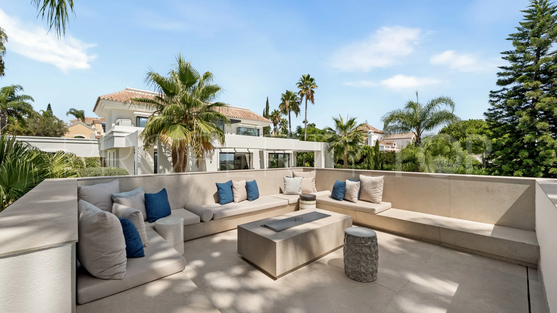 Villa de 7 dormitorios en venta en El Paraiso