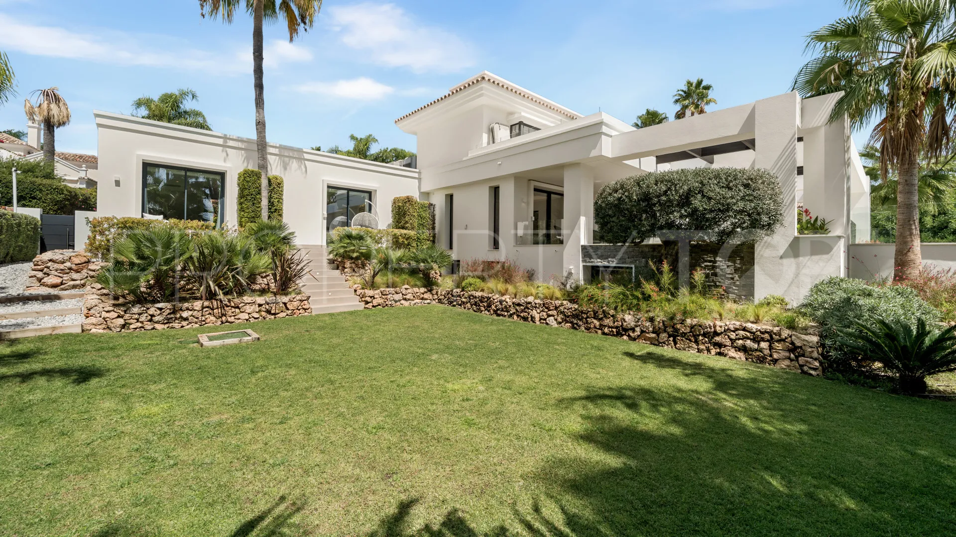 Villa de 7 dormitorios en venta en El Paraiso
