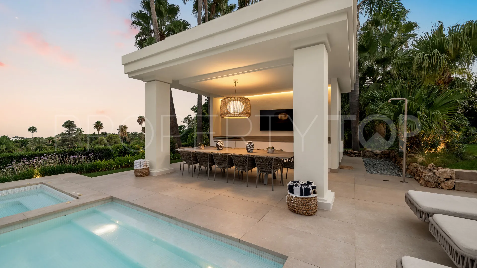 Villa de 7 dormitorios en venta en El Paraiso