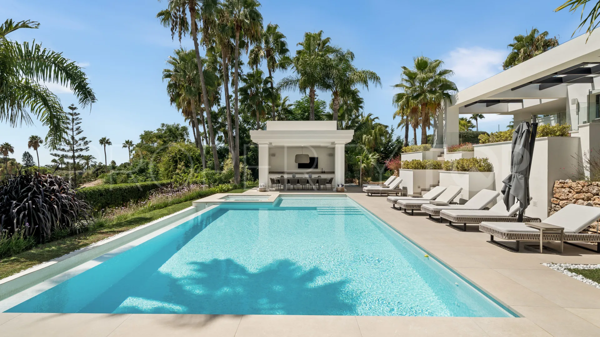 Villa de 7 dormitorios en venta en El Paraiso