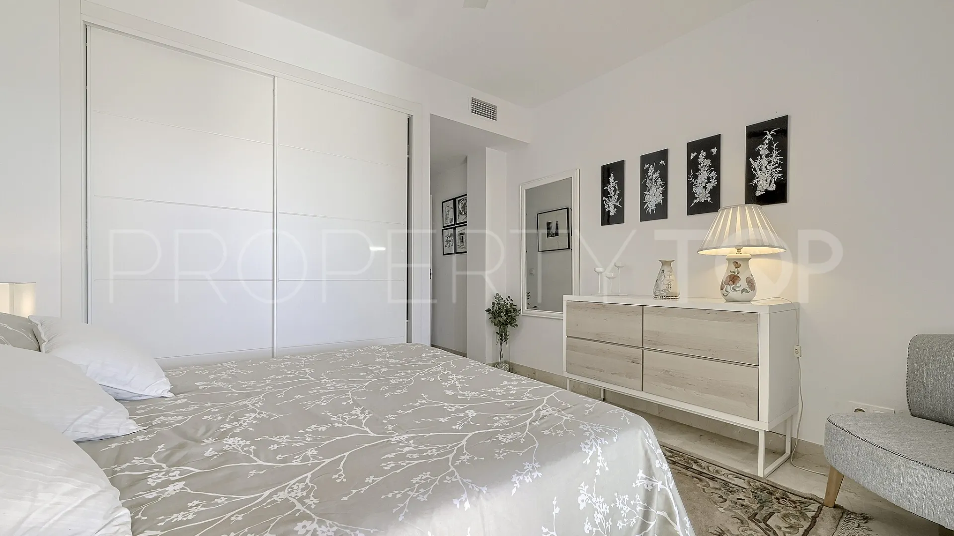 Buy Casares 2 bedrooms ground floor apartment