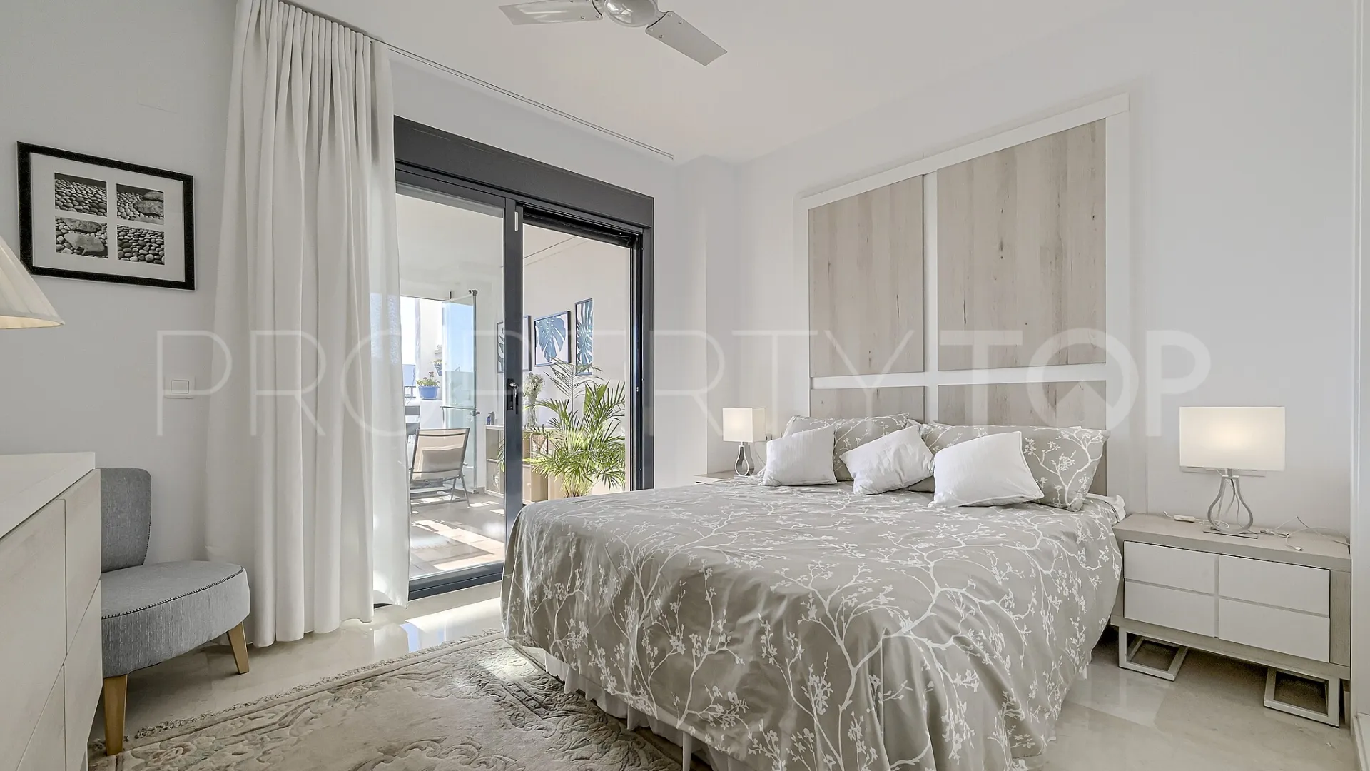 Buy Casares 2 bedrooms ground floor apartment