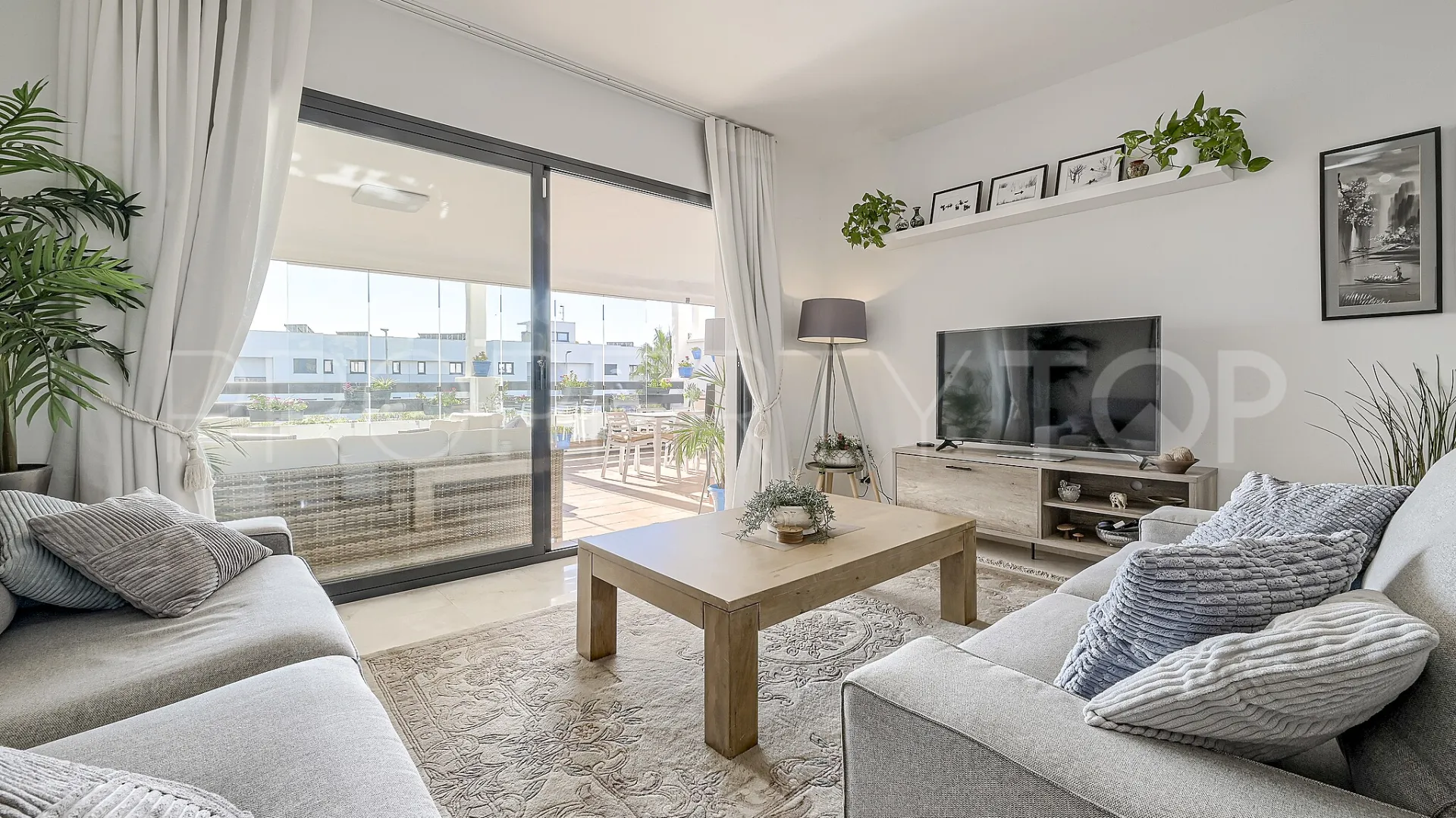 Buy Casares 2 bedrooms ground floor apartment