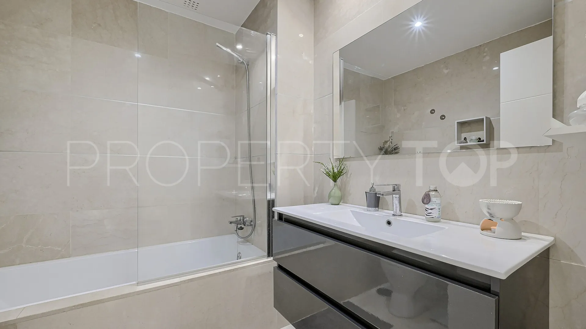 Buy Casares 2 bedrooms ground floor apartment