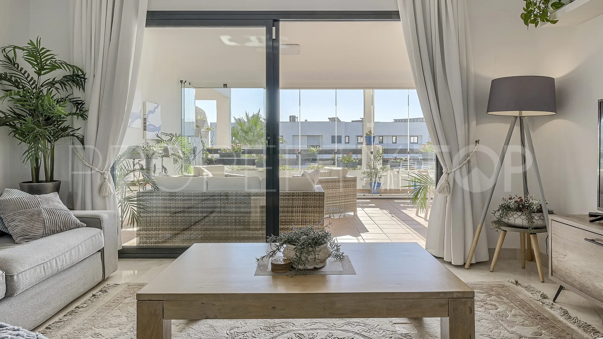 Buy Casares 2 bedrooms ground floor apartment