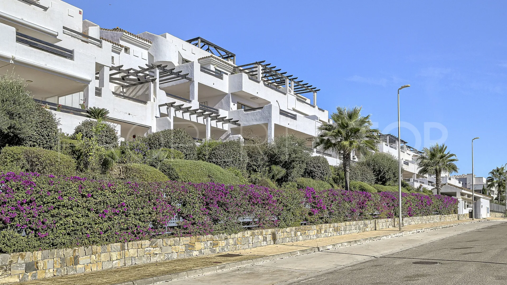Buy Casares 2 bedrooms ground floor apartment