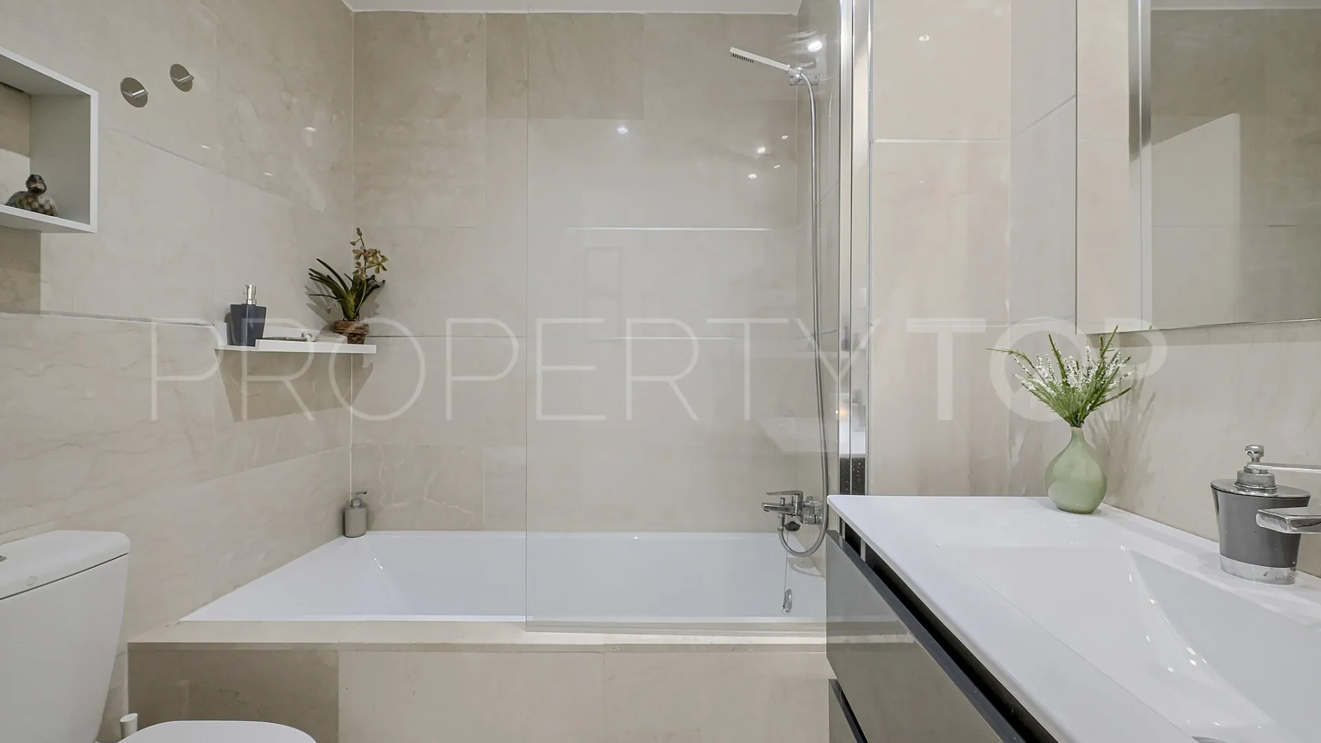 Buy Casares 2 bedrooms ground floor apartment