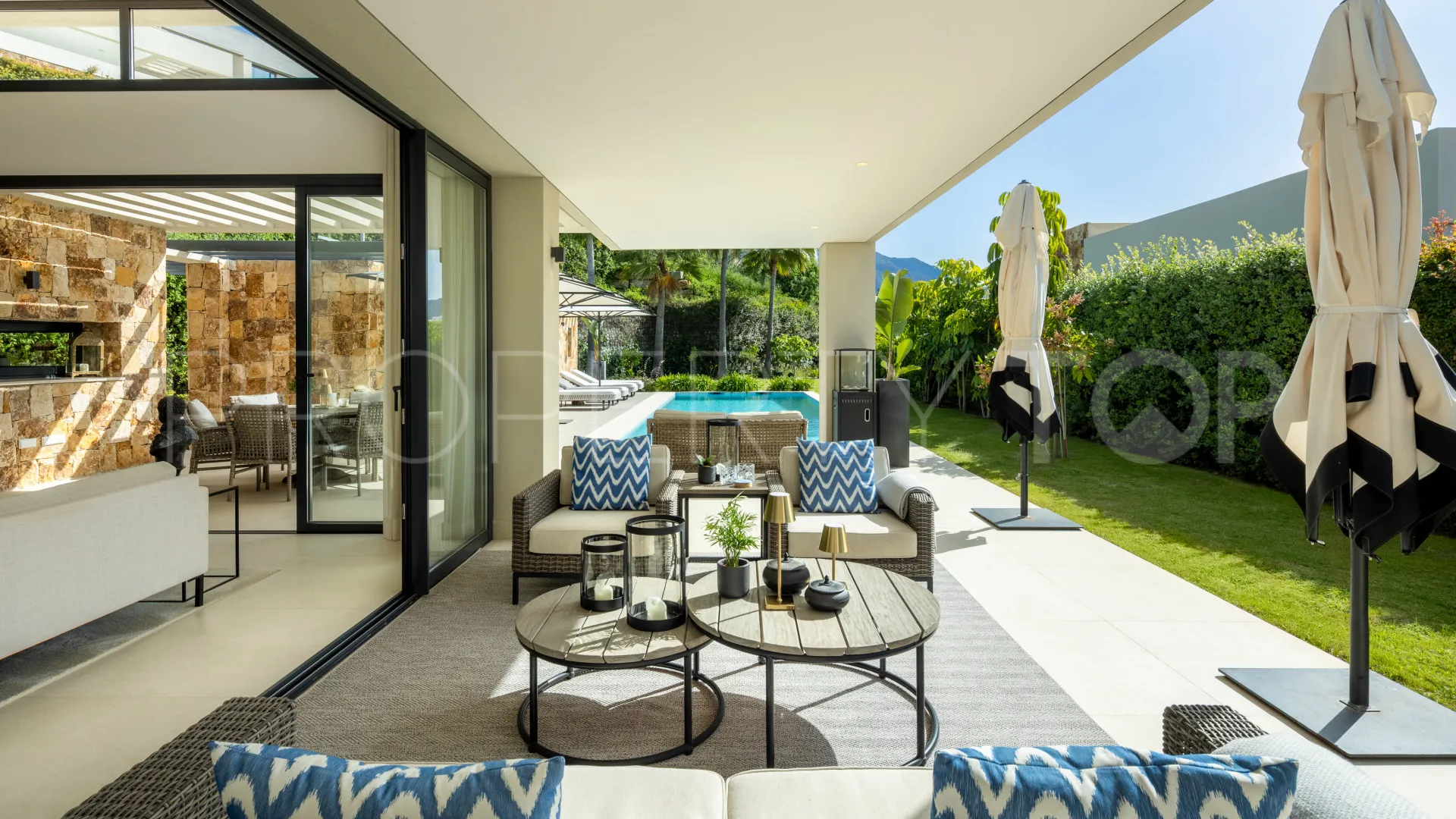 Villa for sale in Nueva Andalucia with 5 bedrooms