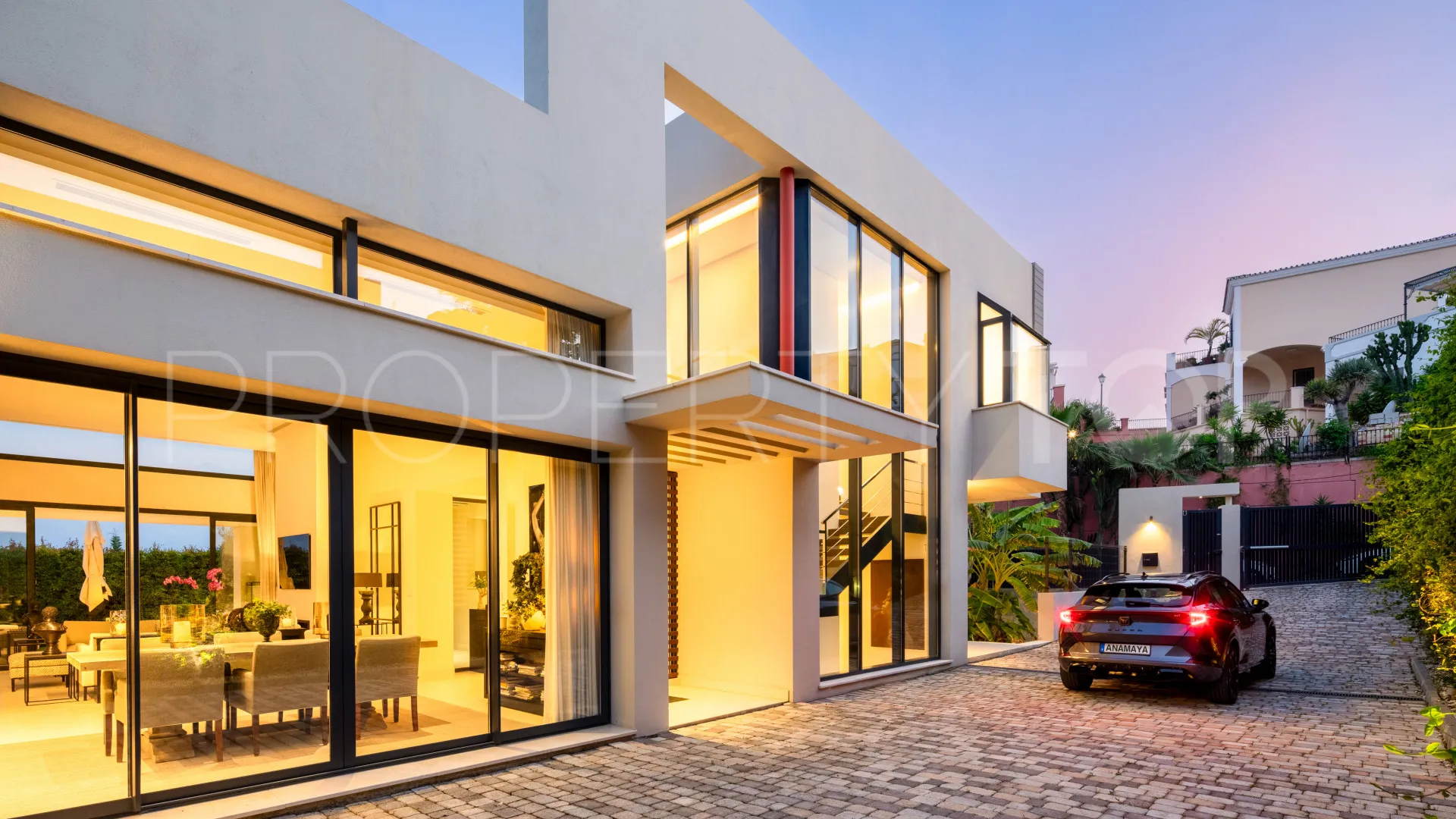 Villa for sale in Nueva Andalucia with 5 bedrooms