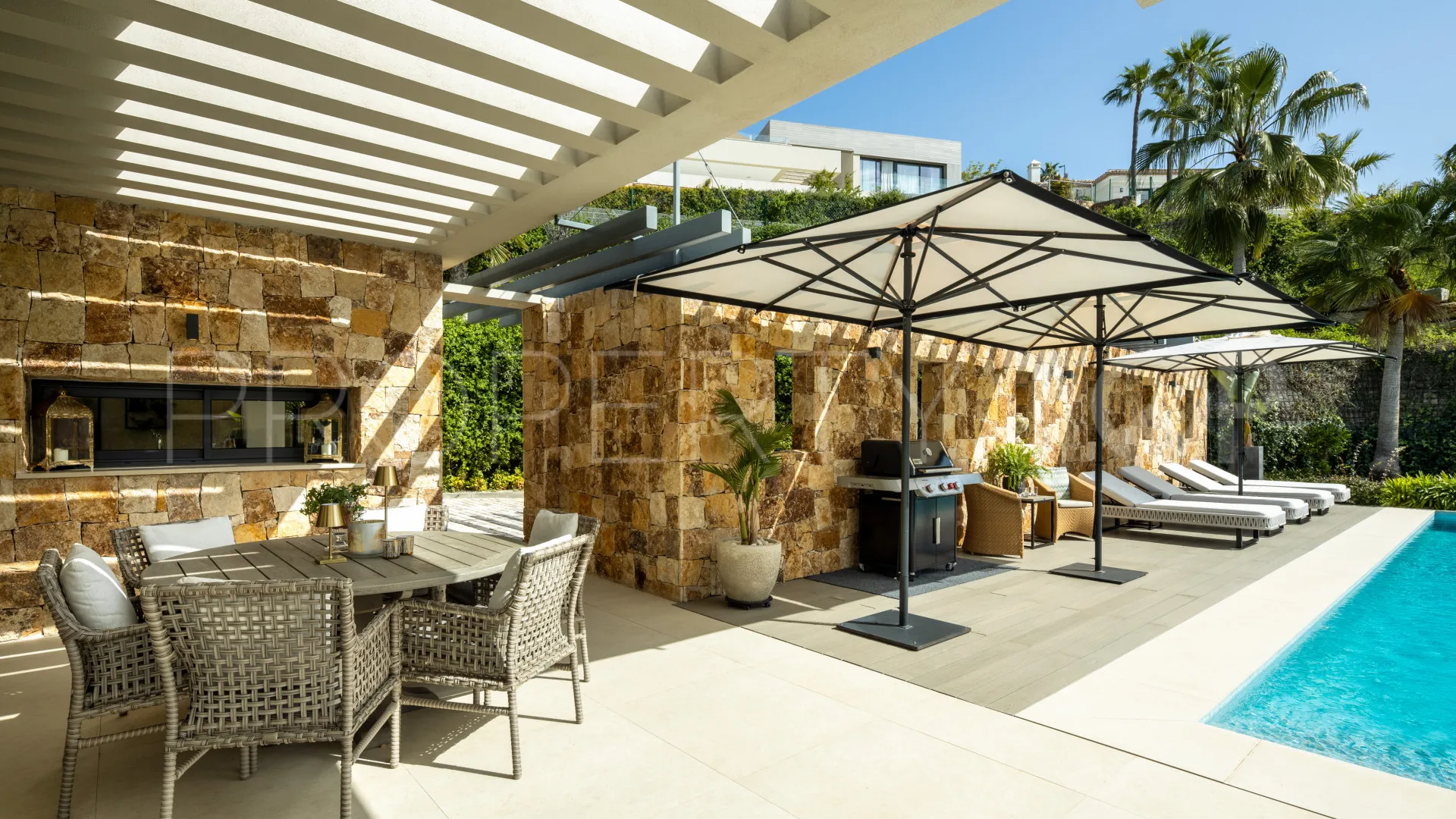 Villa for sale in Nueva Andalucia with 5 bedrooms