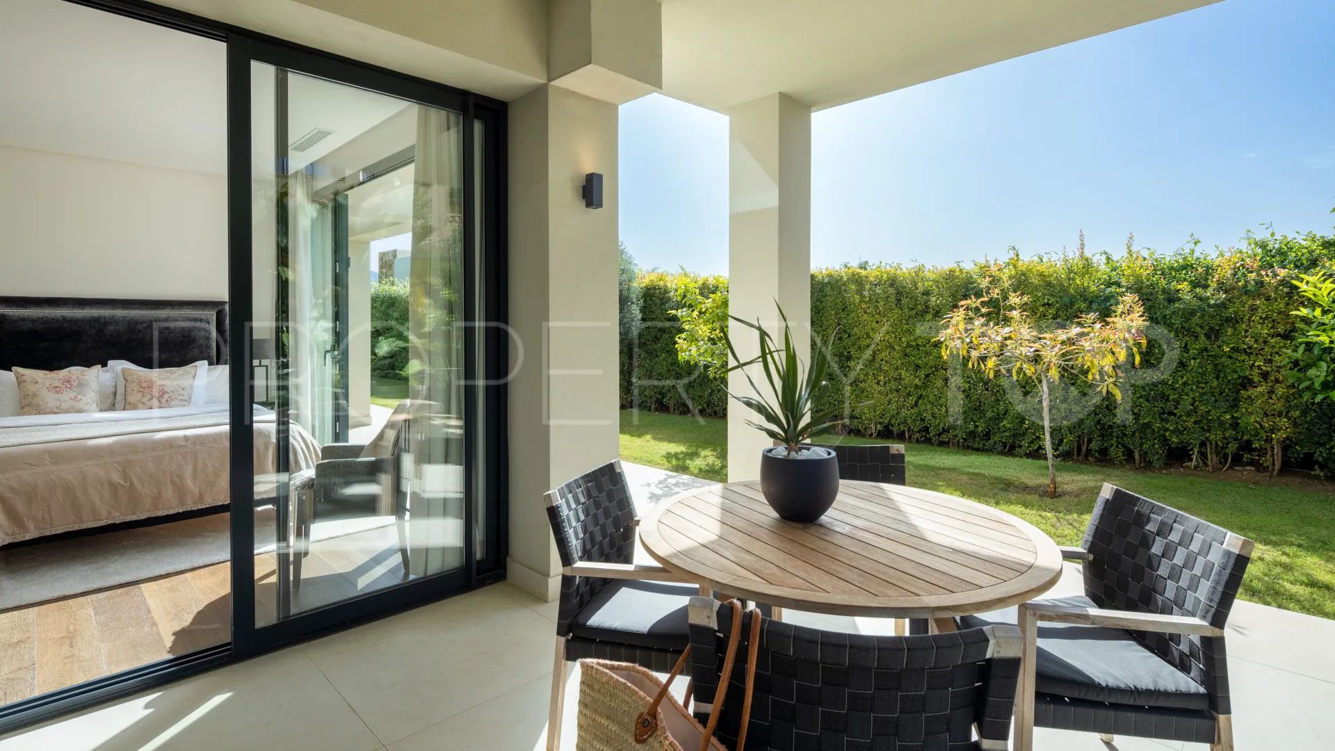 Villa for sale in Nueva Andalucia with 5 bedrooms