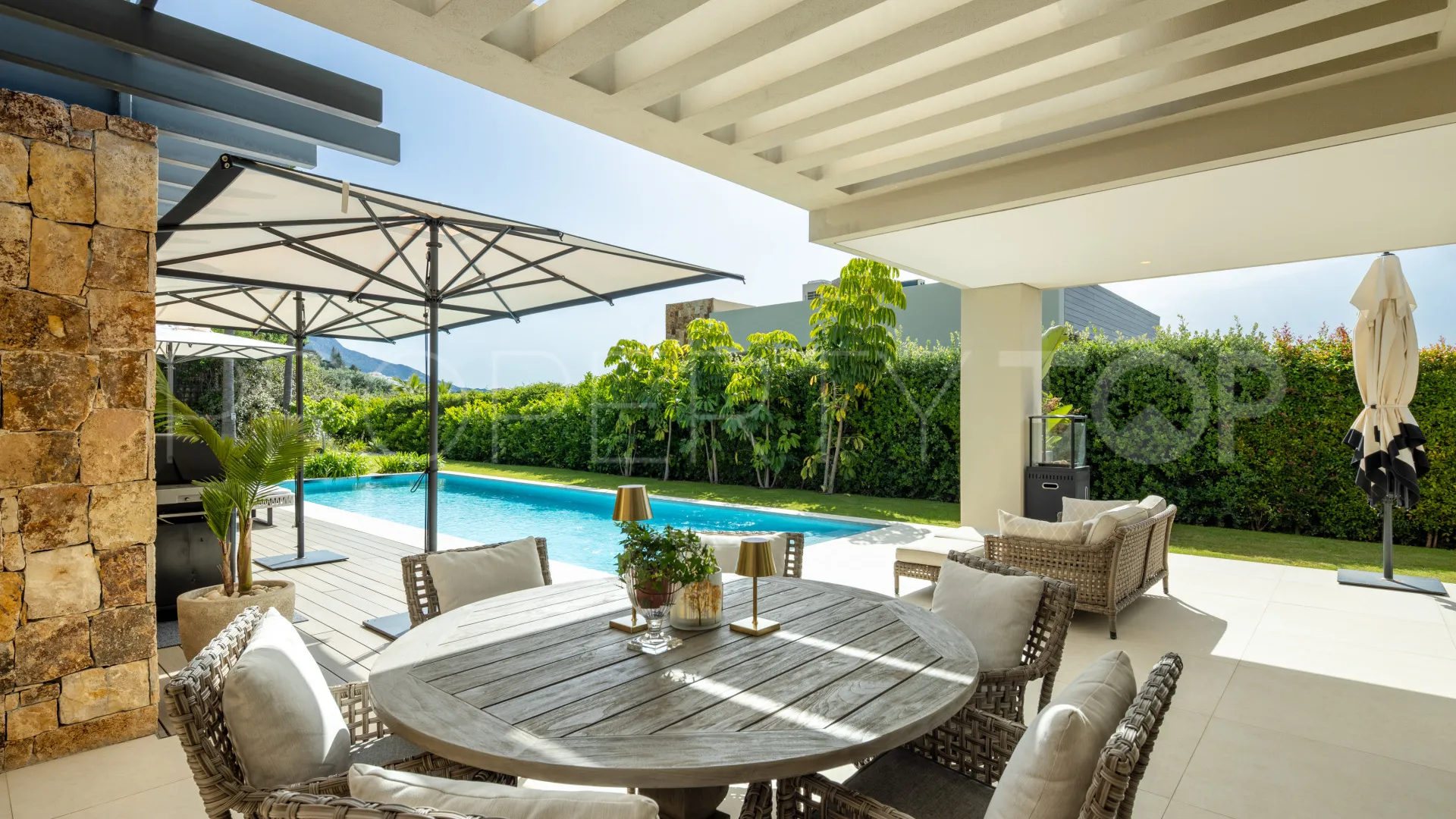 Villa for sale in Nueva Andalucia with 5 bedrooms
