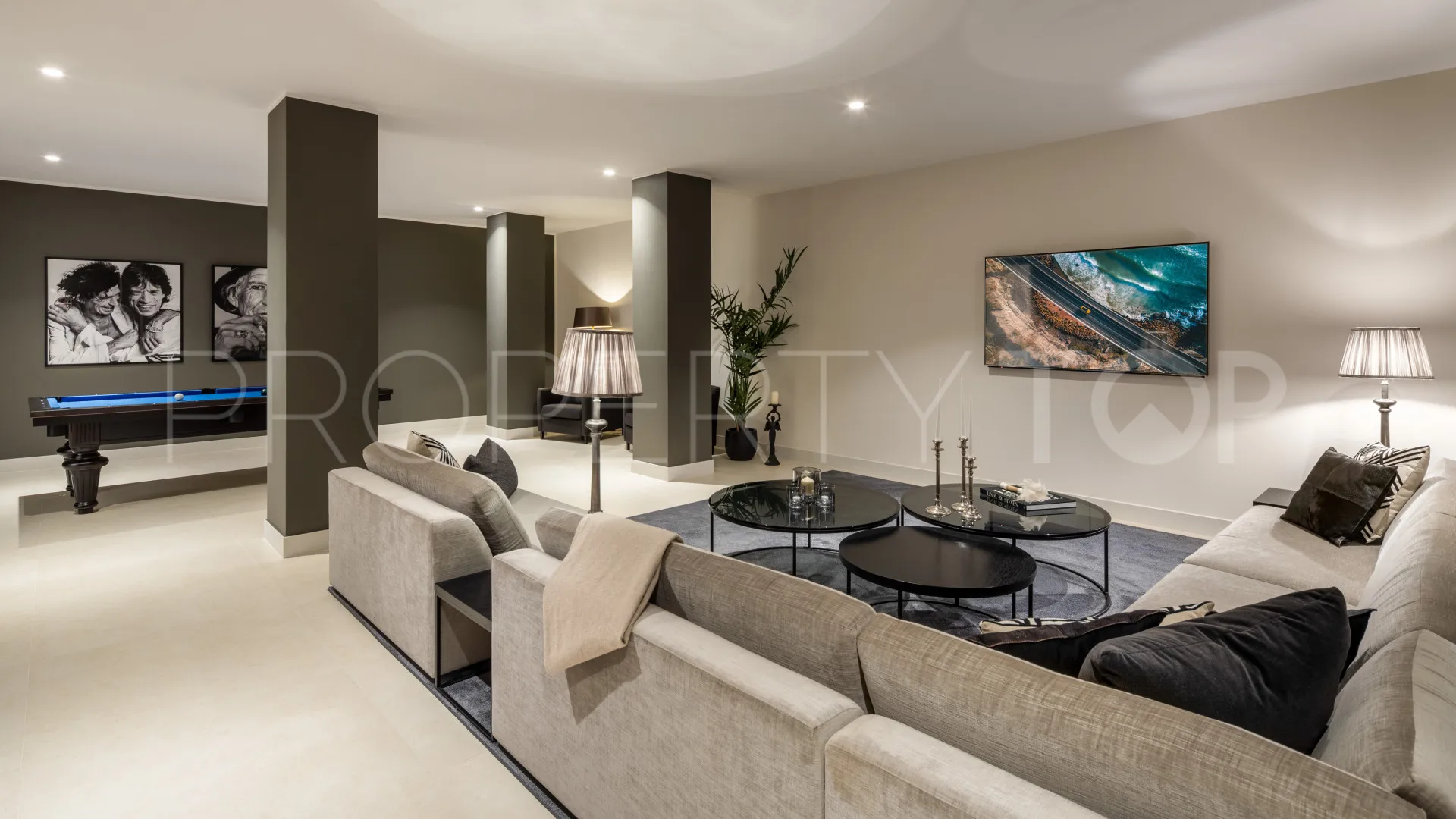 Villa for sale in Nueva Andalucia with 5 bedrooms