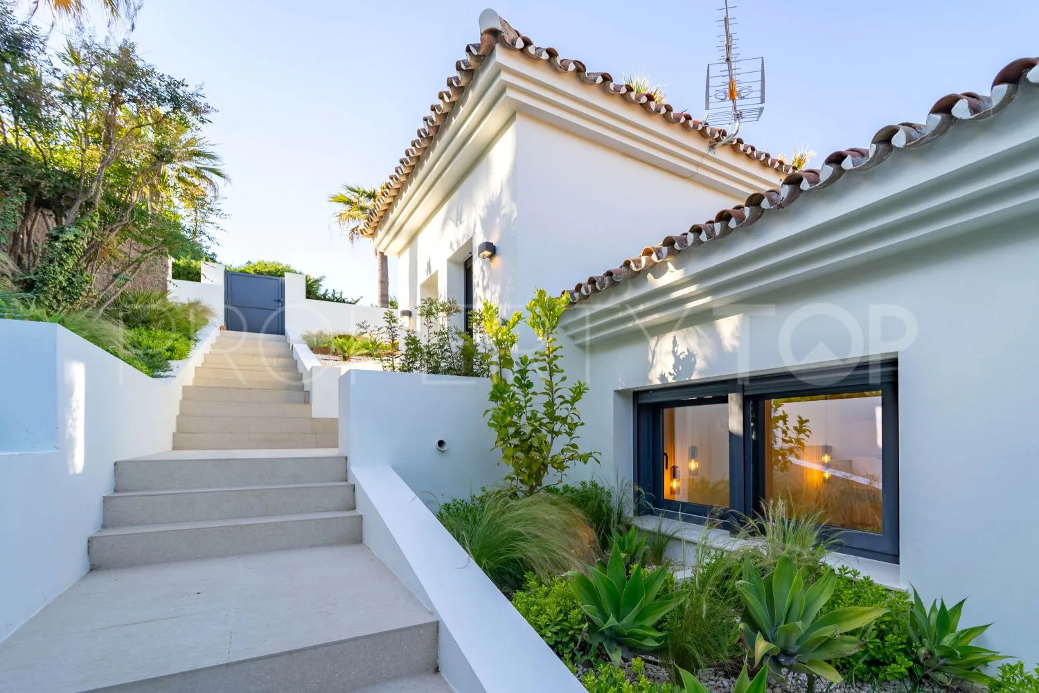 Zona B, villa de 5 dormitorios a la venta