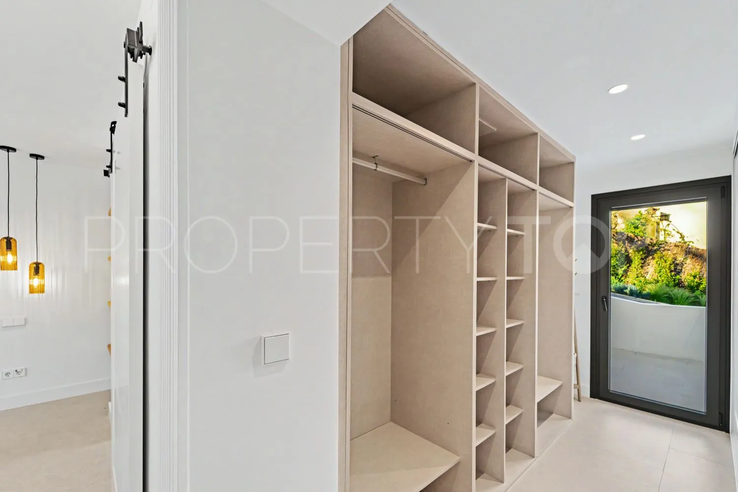 Zona B, villa de 5 dormitorios a la venta