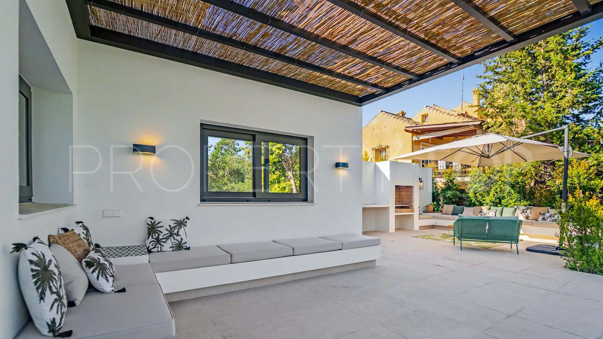 Zona B, villa de 5 dormitorios a la venta