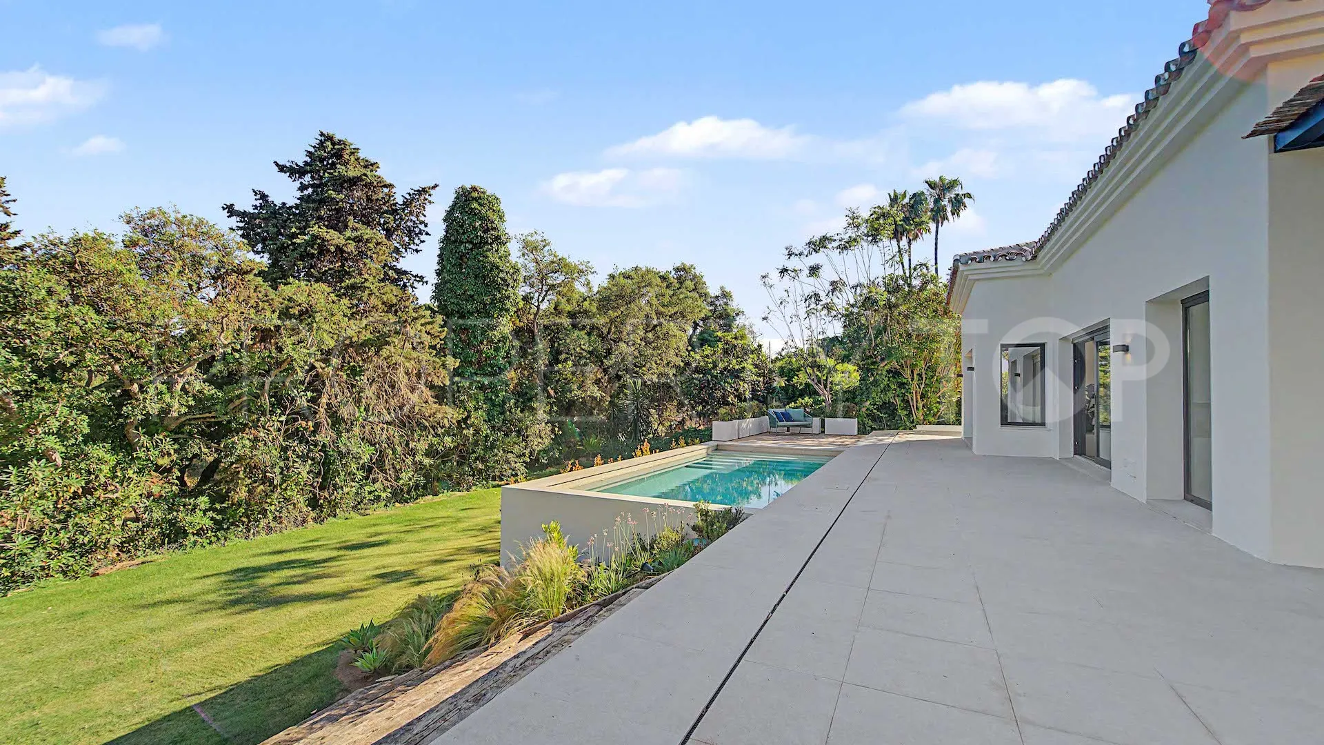 Zona B, villa de 5 dormitorios a la venta