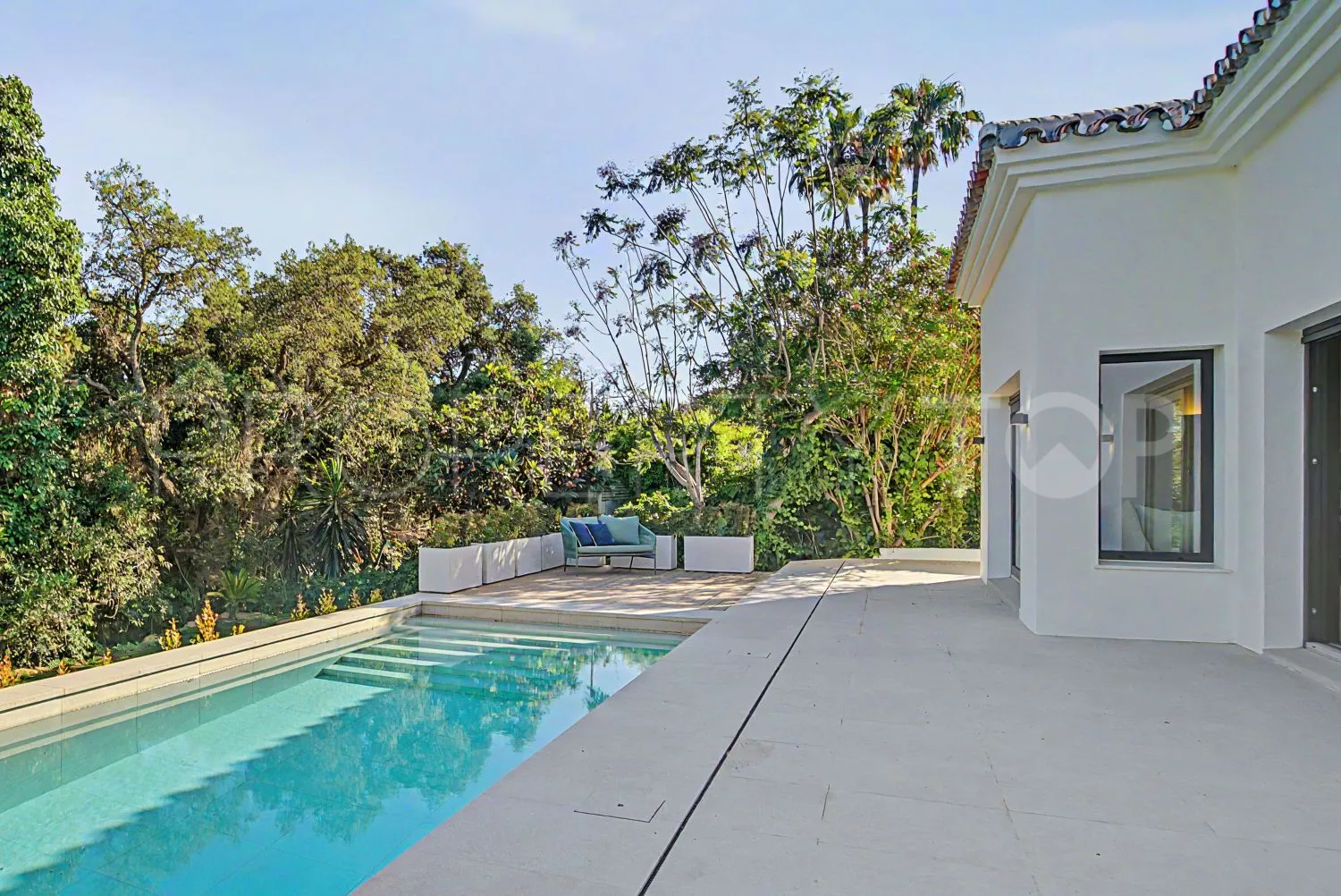 Zona B, villa de 5 dormitorios a la venta