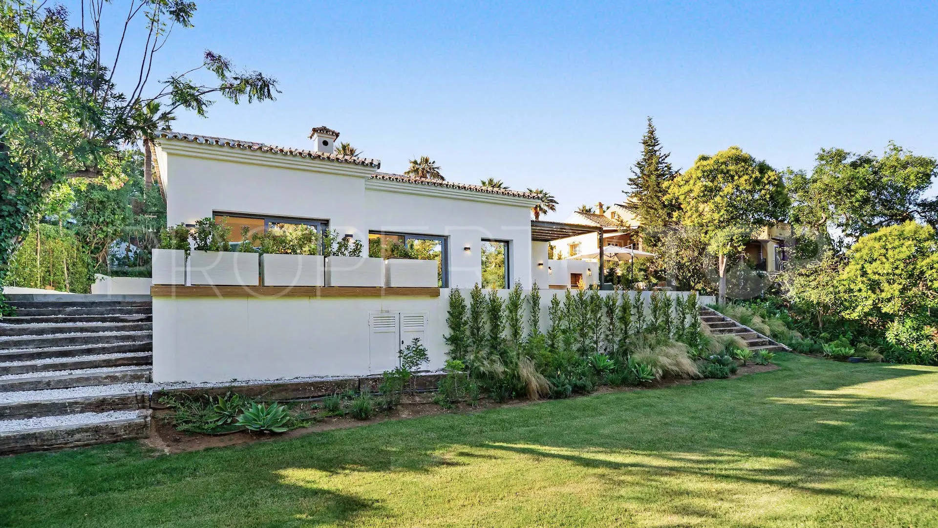 Zona B, villa de 5 dormitorios a la venta