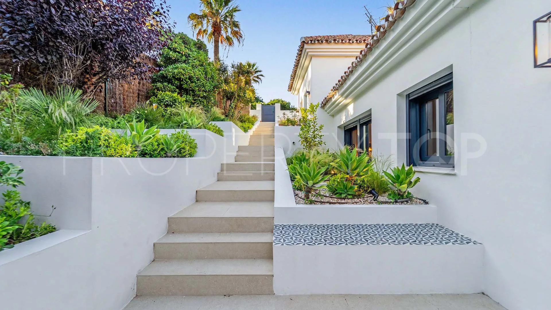 Zona B, villa de 5 dormitorios a la venta