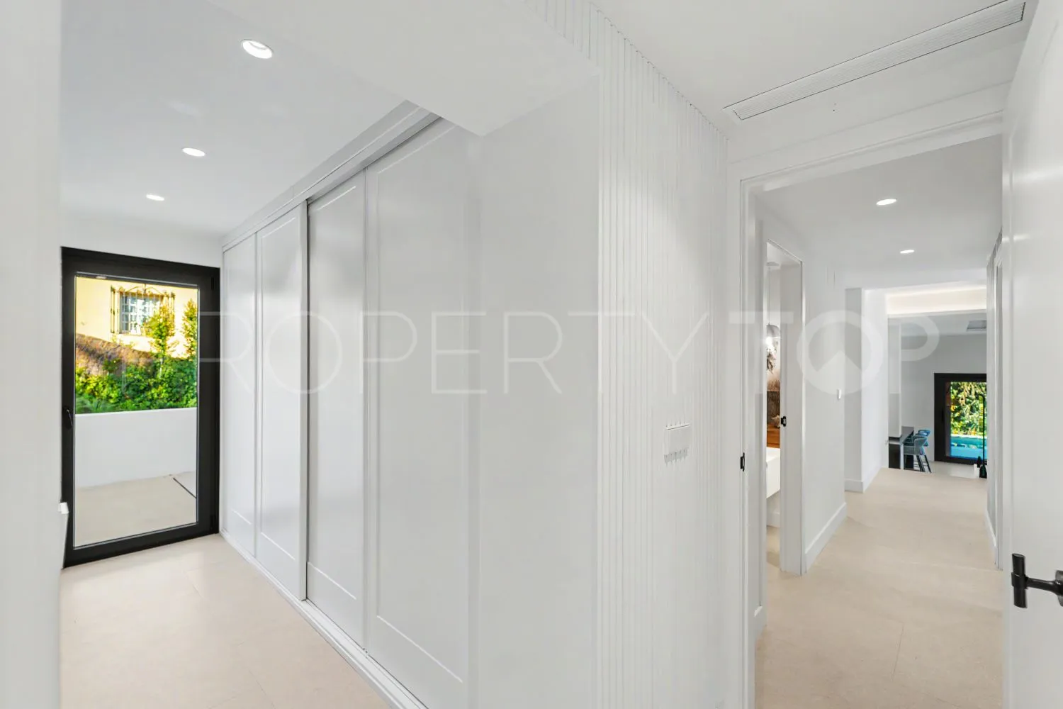 Zona B, villa de 5 dormitorios a la venta