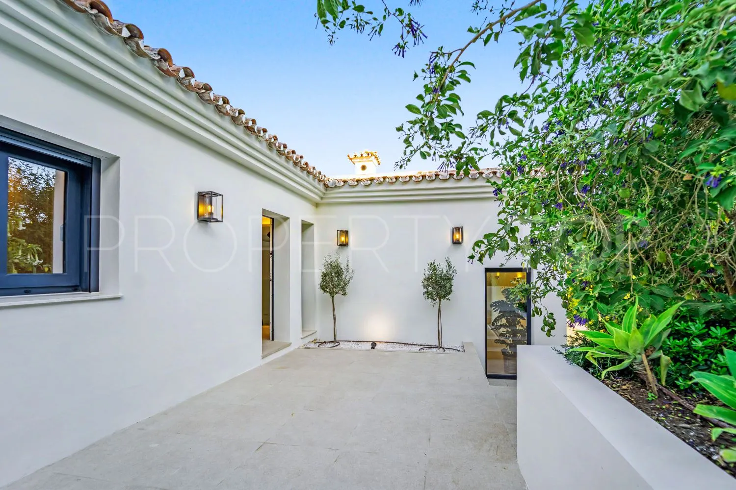 Zona B, villa de 5 dormitorios a la venta