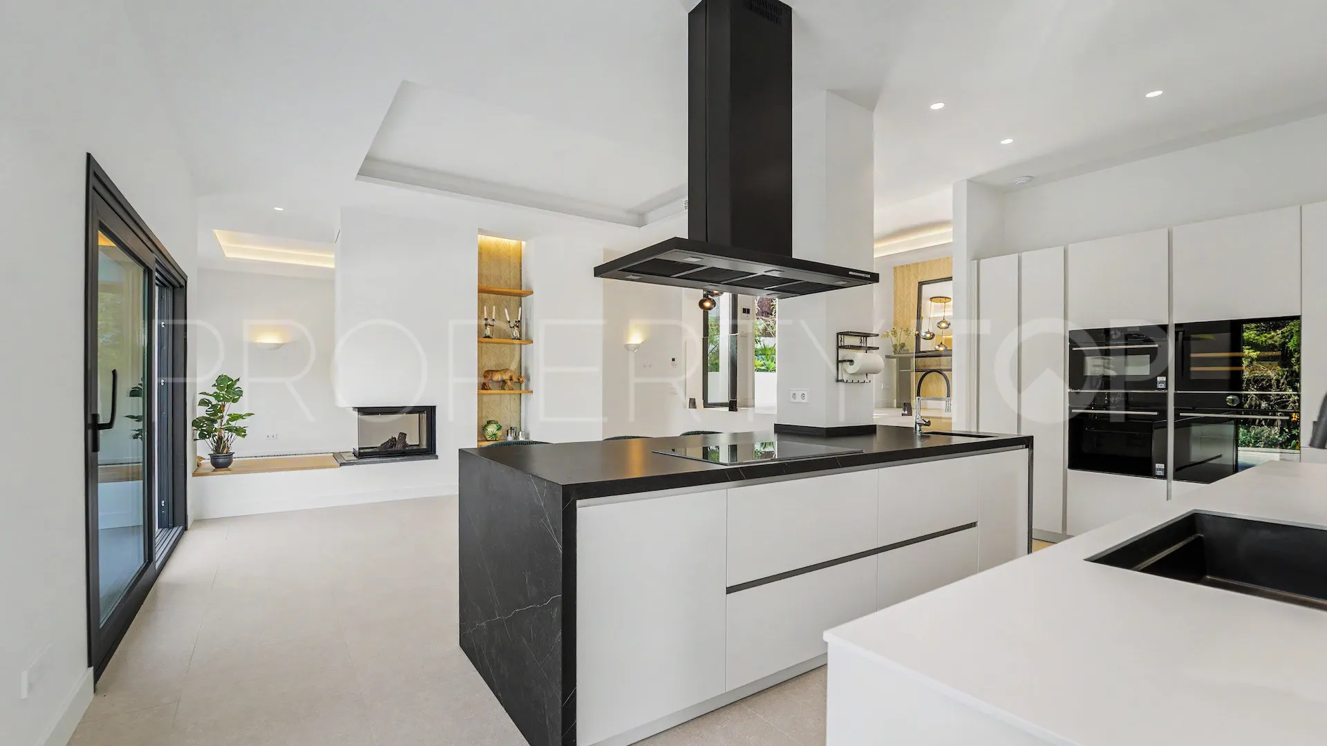Zona B, villa de 5 dormitorios a la venta