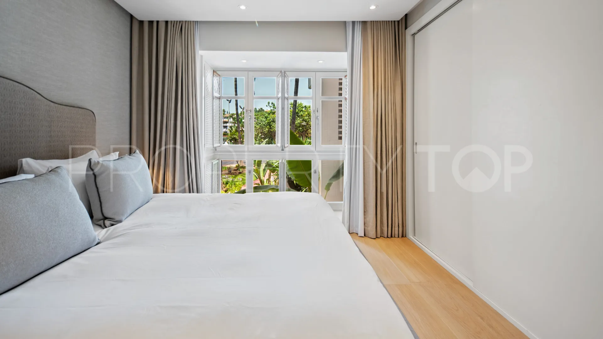 Marina Puente Romano, apartamento en venta