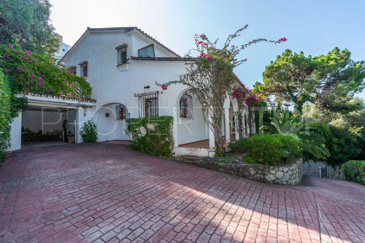 Se vende villa en Elviria de 3 dormitorios