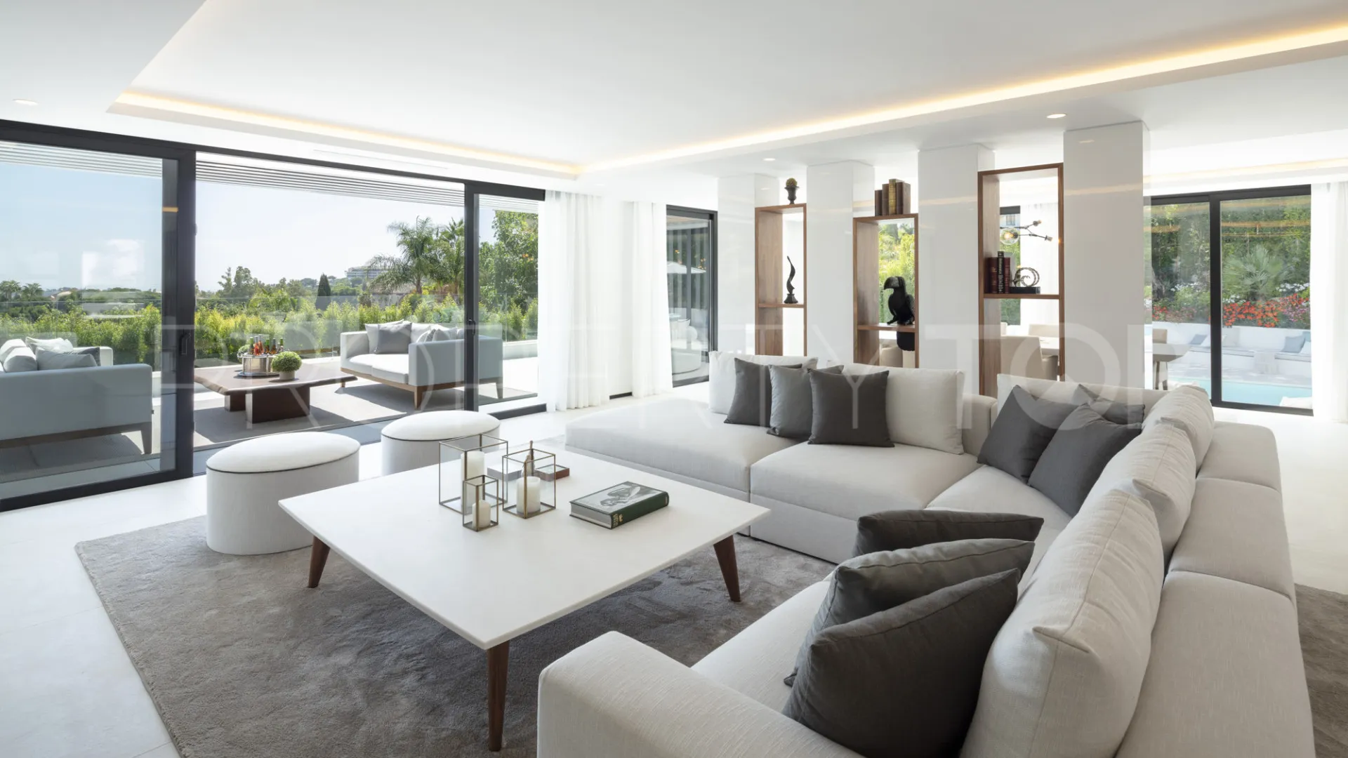 Villa en venta de 5 dormitorios en Nueva Andalucia